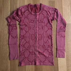 EUC - Women’s Lululemon LS Camo-Printed Swiftly Tech - Size 4